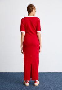 adidas Originals DRESS - Vestito lungo - better scarlet