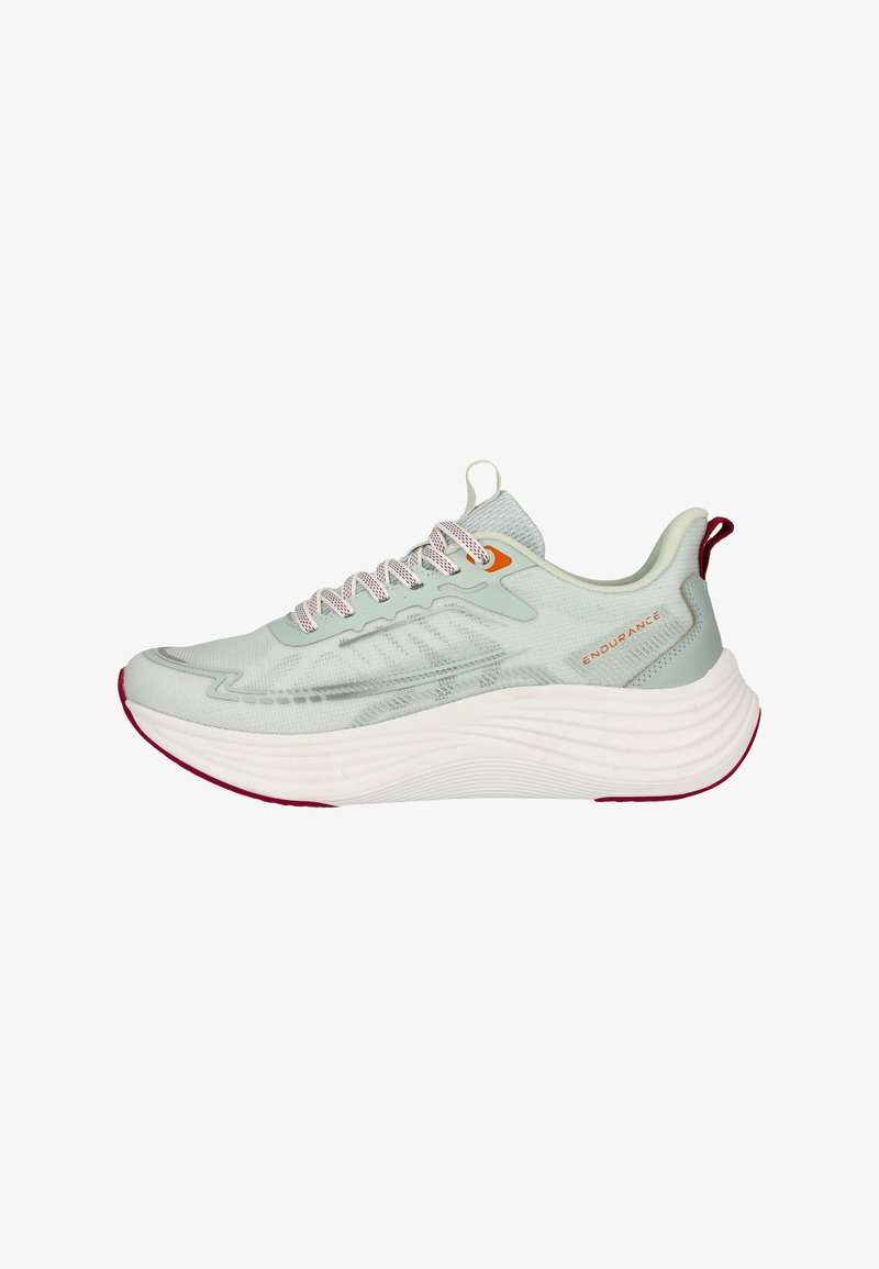 Hellgrauer Sportschuh mit dicker weißer Sohle, rosa Akzenten an Ferse und Schnürsenkeln sowie dem Schriftzug "ENDURANCE" in der Nähe der Fersenseite.