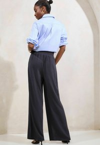 Lipsy WIDE - Auduma bikses - navy