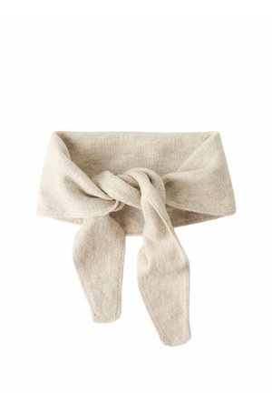Bandeau beige tricoté avec une texture douce noué en un nœud lâche à l'avant sur fond blanc.
