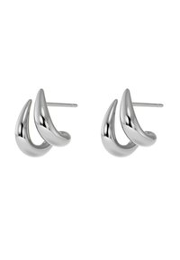 Orecchini a bottone in tonalità argento con un design curvo e sovrapposto. La superficie liscia e lucida e le estremità affusolate creano un'estetica contemporanea.