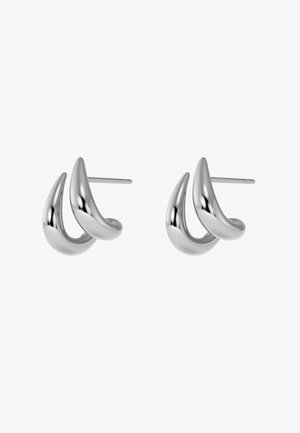 Pendientes de botón en tono plateado con un diseño curvado y superpuesto. La textura suave y brillante y los extremos afilados crean una estética contemporánea.
