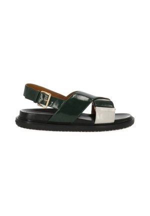 Sandalo slingback con cinturini in pelle verde scuro e bianca, fibbia dorata e suola imbottita nera, vista laterale.