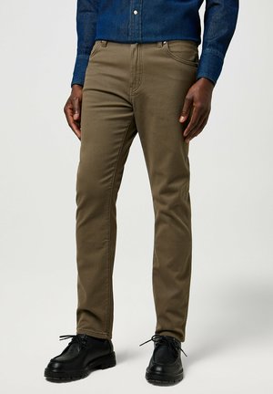 Wrangler LARSTON - Vaqueros slim fit - tarmac