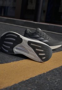 adidas Performance SUPERNOVA RISE - Zapatillas running asfalto - core black/core white/carbon