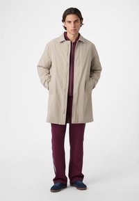 Fila APPAREL COMO REGULAR WATER REPELLENT CAR  - Abrigo corto - weathered teak