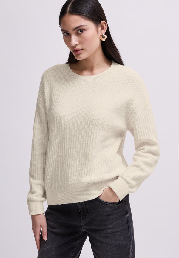MIT STRUKTUR - Strickpullover - beige