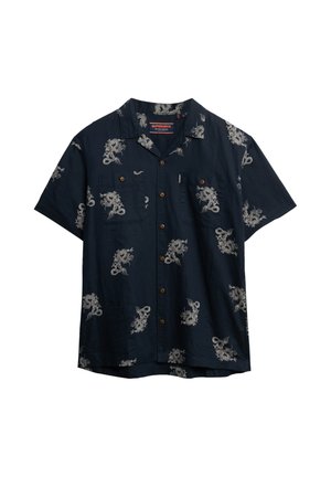 Korte mouwen marineblauwe shirt met witte draakprint, voorzien van een camp-kraag, twee borstzakken en houten knopen. Gemaakt van lichte stof.