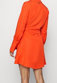 Colourful Rebel Cocktailklänning - orange