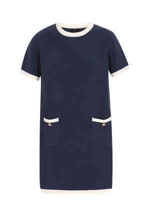 Robe tricotée bleu marine à manches courtes, avec un bord blanc au niveau du col et des manches, deux poches avant avec des boutons décoratifs.