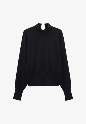Pull noir à manches longues avec un col montant, présentant une petite fente à l'avant et des poignets et un ourlet côtelés.