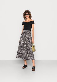 ANDIATA ABELENA - Μπλουζάκι με στάμπα - black