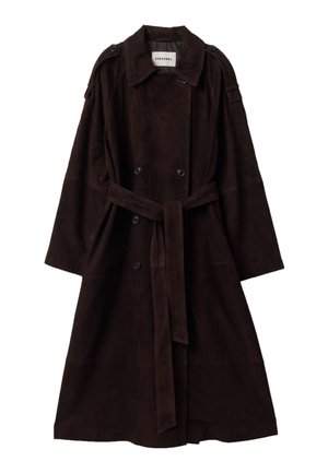 Trench lungo in camoscio marrone scuro con bottoni doppiopetto, cintura in vita, colletto e spalline di Stefanel.