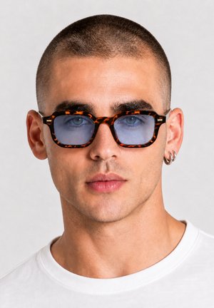 Gianni Kavanagh, GIANNI KAVANAGH SUNGLASSES | MEN BLUE LIOR SUNGLASSES - Slnečné okuliare - blue