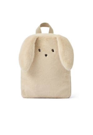 Kleine beige pluchen rugzak in de vorm van een konijntje met flaporen, eenvoudige zwarte ogen, neus en een bovengreep om te dragen.
