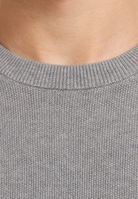 ARMEDANGELS Stickad tröja - mottled grey