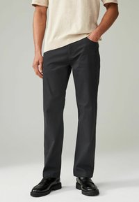 Next REGULAR FIT STRAIGHT LEG STRETCH - Chinot - black