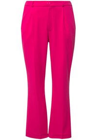 Pantalons droits fuchsia en tissu lisse, dotés d'un bouton à l'avant, de poches latérales et d'un pli sur le devant des jambes.