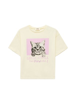 Vaaleankeltainen puuvillapaita lyhyillä hihoilla, jossa on vaaleanpunainen neliökuva kissasta ja teksti "LIFE is CATWALK I am PAWerful!" vaaleanpunaisella.