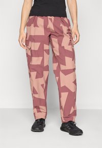 Cargo byxor i vinröd och beige med abstrakta mönster. Tillverkade av lätt material, med sidofickor och resår i midjan.