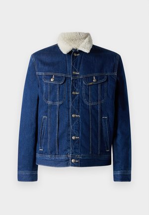 Denim jakna v temno modri barvi s mehkimi umetnimi ovčjimi ovratnikom, dvema žepoma na prsih in srebrnimi dodatki. Klasična zasnova z gumbi spredaj.