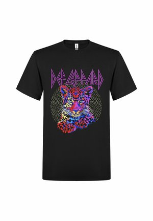 Maglietta nera con scritta Def Leppard viola sopra una testa e zampe di leopardo neon colorate su uno sfondo circolare a puntini.