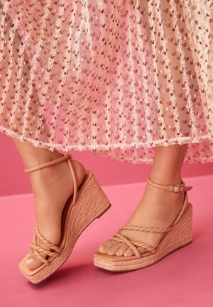 FOREVER COMFORT® SQUARE TOE ROPE WEDGES - Sandaletter med kilklack - nude