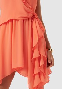 Forever New RUFFLE MINI DRESS  - Koktélruha / Partiruha - siren glow