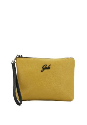 Piccola pochette da polso in pelle gialla testurizzata con cerniera nera, cinturino nero e logo nero "Gabs" sul davanti.