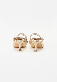 Alma en Pena 655 - Klassiske pumps - diva gold