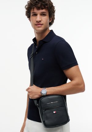 Tommy Hilfiger, ESSENTIAL MINI REPORTER UNISEX - Skuldertasker - black
