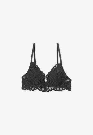 Bralette en dentelle noire avec bords festonnés, motifs floraux et en éventail complexes, et bretelles fines réglables sur fond blanc.