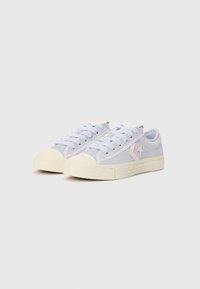 Light gray sneakers made of textured suede with a pink accent star logo. Rubber cream-colored soles and matching laces complete the design.