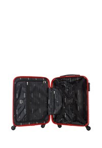 Valigia rigida rossa, apertura con zip, interno con rivestimento a righe nere, molteplici scomparti e cinturini elastici per fissare il contenuto.