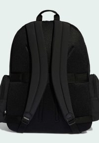 Schwarzer Rucksack mit gepolsterter Netzrückseite, verstellbaren Gurten und Seitentaschen. Verfügt über ein elegantes, minimalistisches Design und robuste Beschläge.
