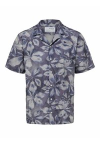 Košile s krátkým rukávem na knoflíky v tmavě modré látce s květinovým vzorem v světle modrých a bílých odstínech. Volnější střih a špičatý límec.