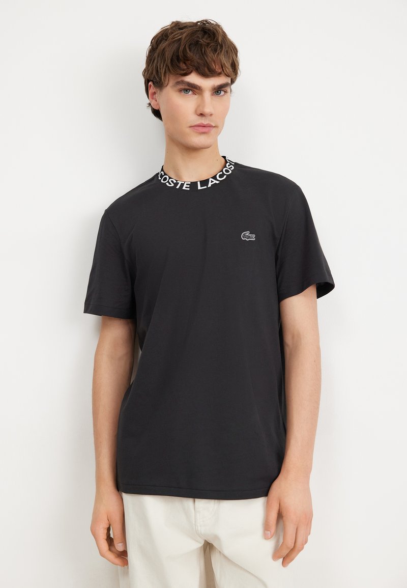 Lacoste CORE ACTIVE - Nyomott mintás póló - black