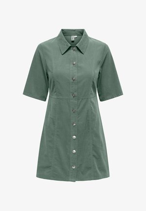 Robe chemise verte à manches courtes avec col et fermeture boutonnée sur toute la longueur devant, en tissu texturé.