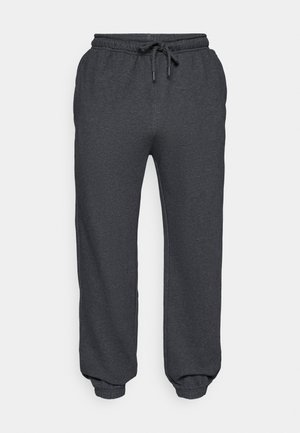 Tmavošedé tepláky s elastickým pásom, šnúrkou, bočnými vreckami a elastickými manžetami zobrazené na bielom pozadí.