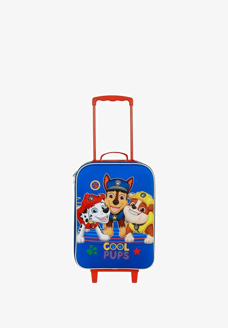 Maleta rígida azul con acentos rojos, con tres cachorros de dibujos animados en la parte frontal y un mango retráctil para un fácil transporte.