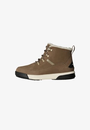 Braune wasserdichte Stiefeletten mit strukturiertem Obermaterial, metallischen Ösen, weichem Futter, schwarzen Akzenten und einer Gummisohle für Traktion.