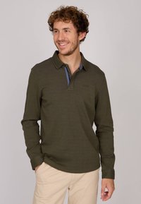 Non sélectionné, khaki