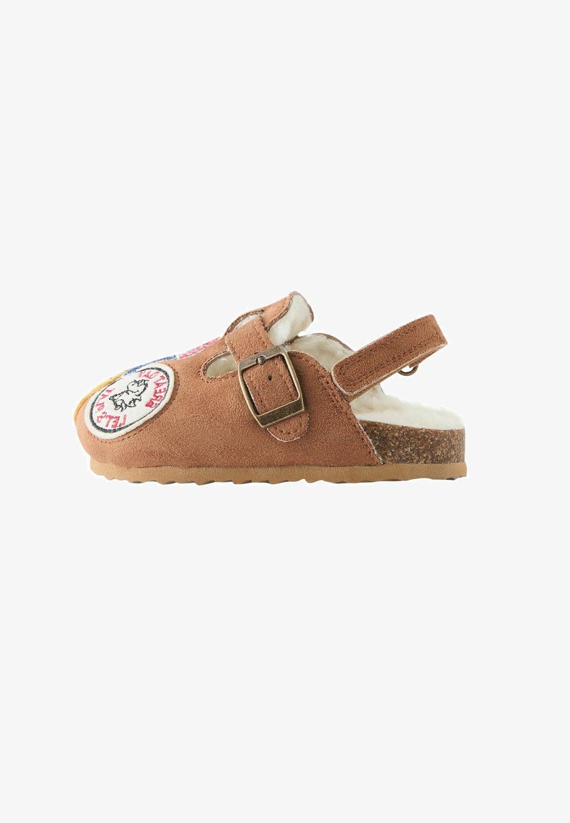 Next REGULAR FIT - Træsko - tan brown varsity badge