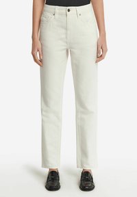 Vita denimjeans med rak ben, med knapp- och dragkedjestängning, bälteshällor samt fram- och bakfickor. Slät textur.