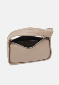 Calvin Klein Jeans KNOTTED BLOCK - Kabelka - crockery