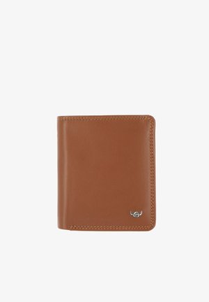 Portefeuille bifold en cuir marron avec une couture soignée et un petit logo argenté en bas à droite, présenté fermé sur fond blanc.
