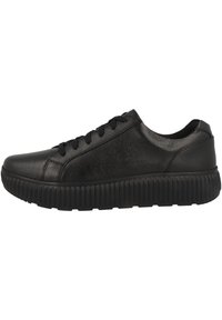 Sneaker in pelle nera con superficie testurizzata, punta tonda e lacci piatti. Presenta una suola in gomma spessa e rigata per ammortizzazione e supporto.