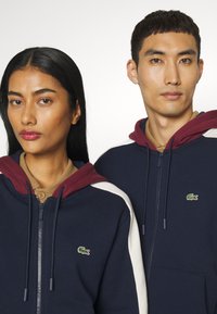 Lacoste ELEVATED COLORBLOCK UNISEX - Mikina so zipsom - navy blue/zin lapland