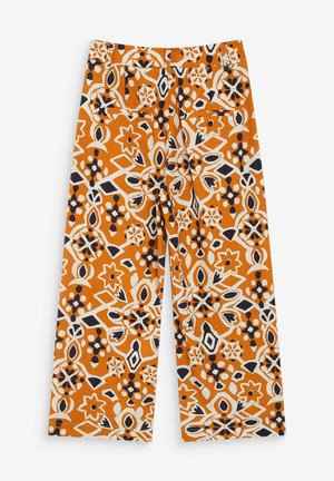 Pantaloni a gamba larga con un motivo astratto floreale e geometrico vibrante nei colori arancione, bianco e nero, caratterizzati da tasche posteriori e passanti per la cintura.