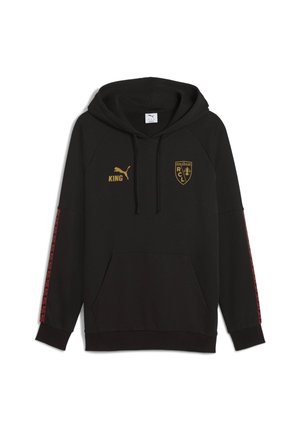Zwarte hoodie van een katoenmix, met een kangoeroezak, gouden logo-details en rode gestreepte patronen langs de mouwen.
